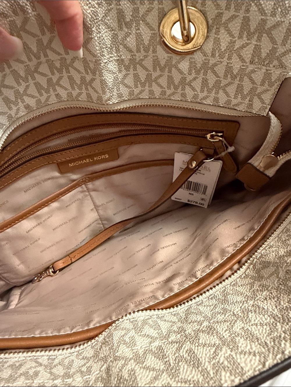 Michael Kors Elegant Beige Tote Bag - Picture 11 of 11